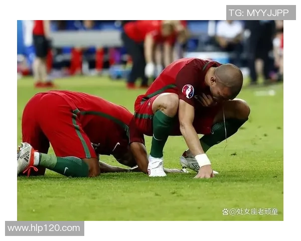 足球被晃的瞬间揭秘如何在比赛中巧妙运用假动作与技术突破对手防线